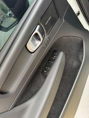 VOLVO-XC40-2018