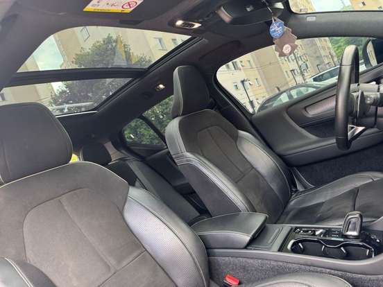 VOLVO-XC40-2018