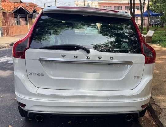 VOLVO-XC60-2015