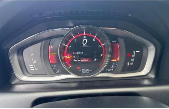 VOLVO-XC60-2015