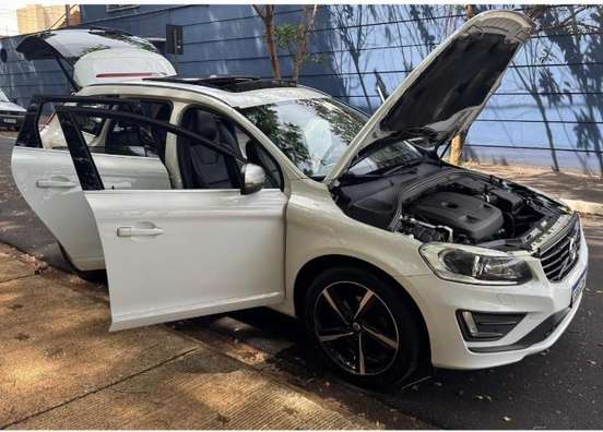 VOLVO-XC60-2015