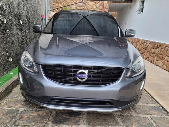 VOLVO-XC60-2017