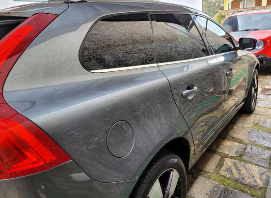 VOLVO-XC60-2017