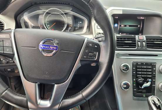 VOLVO-XC60-2017