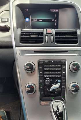VOLVO-XC60-2017