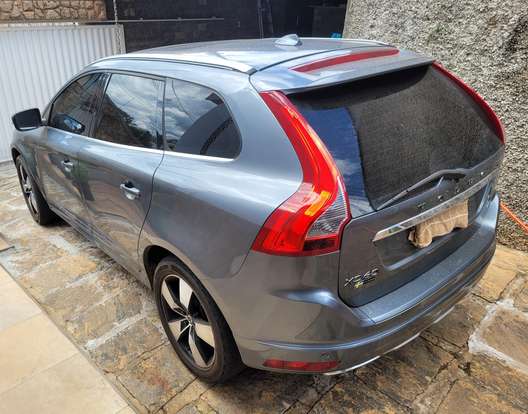 VOLVO-XC60-2017
