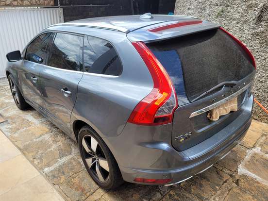 VOLVO-XC60-2.4 D5 MOMENTUM DIESEL AWD 4P AUTOMÁTICO VOLVO-XC60-2017