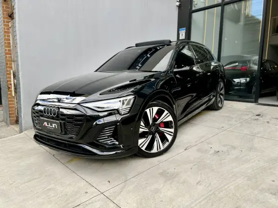 AUDI Q8 E-TRON 55 ELÉTRICO PERFORMANCE BLACK QUATTRO