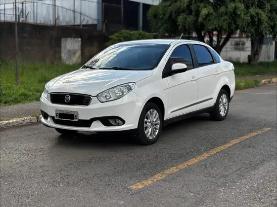 FIAT GRAND SIENA 1.4 MPI ATTRACTIVE 8V FLEX 4P MANUAL FIAT GRAND SIENA 1.4 MPI ATTRACTIVE 8V FLEX 4P MANUAL