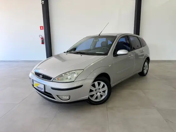 FORD FOCUS 2.0 GHIA 16V GASOLINA 4P AUTOMÁTICO