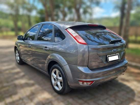 FORD-FOCUS-2012