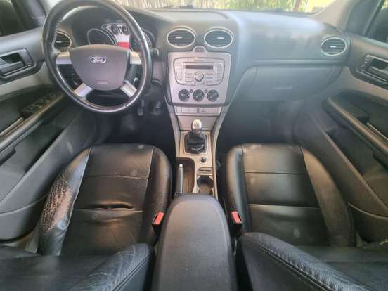FORD-FOCUS-2012