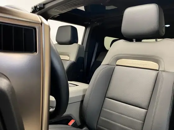 /en/city/cate-car-used-car/gmc-hummer-2024-350-kw-ev-suv-edition-1-4x4-41510902927853568/-12