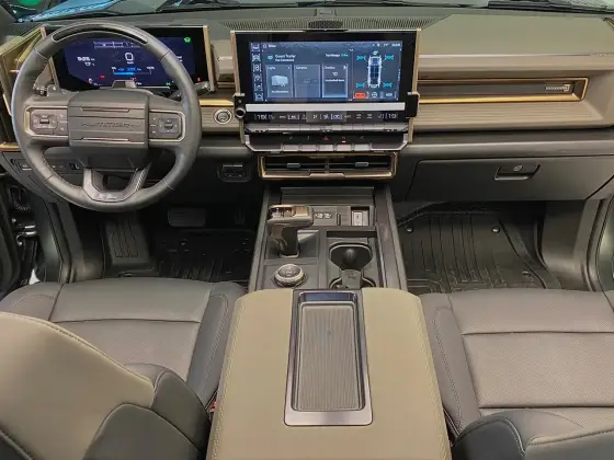 /en/city/cate-car-used-car/gmc-hummer-2024-350-kw-ev-suv-edition-1-4x4-41510902927853568/-16
