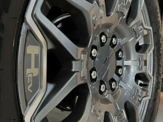 /en/city/cate-car-used-car/gmc-hummer-2024-350-kw-ev-suv-edition-1-4x4-41510902927853568/-18
