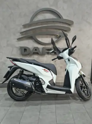 HONDA SH 300i SPORT HONDA SH 300i SPORT
