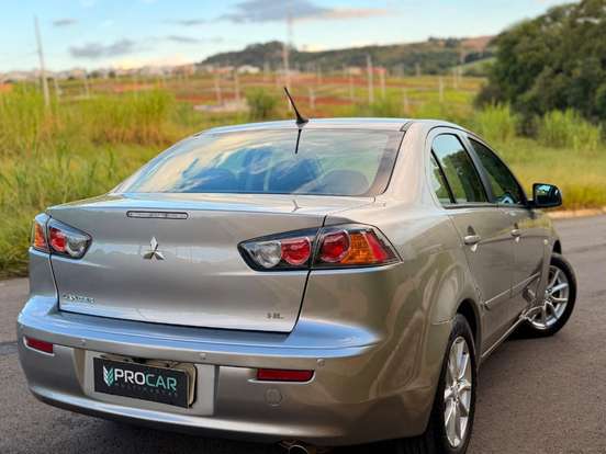 MITSUBISHI-LANCER-2.0 HL 16V GASOLINA 4P AUTOMÁTICO MITSUBISHI-LANCER-2015