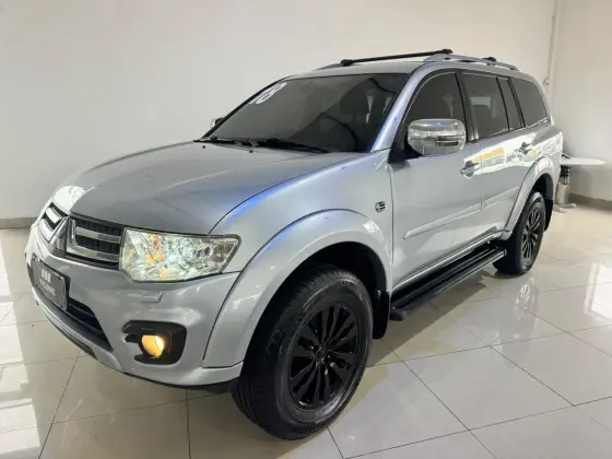 MITSUBISHI PAJERO 3.2 HPE 4X4 7 LUGARES 16V TURBO INTERCOOLER DIESEL 4P AUTOMÁTICO MITSUBISHI PAJERO 3.2 HPE 4X4 7 LUGARES 16V TURBO INTERCOOLER DIESEL 4P AUTOMÁTICO