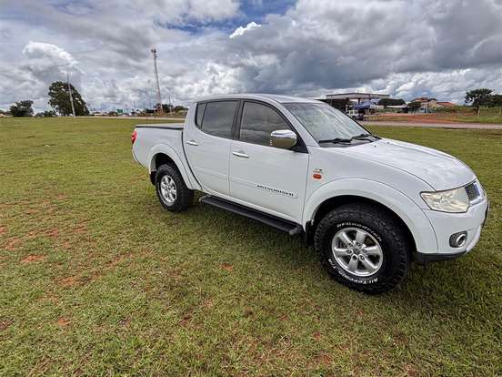 MITSUBISHI-L200 TRITON-3.2 HPE 4X4 CD 16V TURBO INTERCOOLER DIESEL 4P MANUAL MITSUBISHI-L200 TRITON-2013