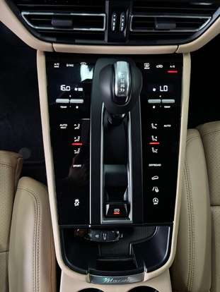 PORSCHE-MACAN-2025