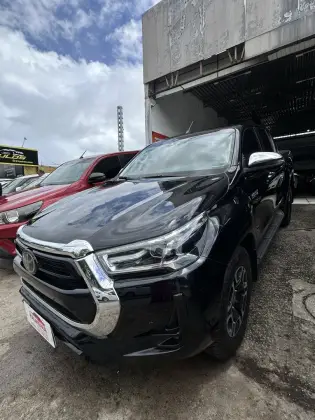 TOYOTA HILUX 2.8 D-4D TURBO DIESEL CD GR-S 4X4 AUTOMÁTICO