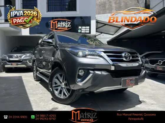 TOYOTA HILUX SW4 2.8 SRX 4X4 7 LUGARES 16V TURBO INTERCOOLER DIESEL 4P AUTOMÁTICO TOYOTA HILUX SW4 2.8 SRX 4X4 7 LUGARES 16V TURBO INTERCOOLER DIESEL 4P AUTOMÁTICO