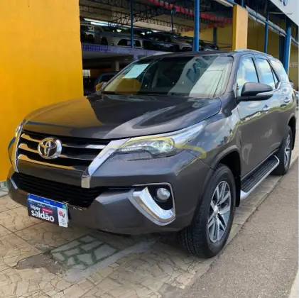 TOYOTA HILUX SW4 2.8 SRX 4X4 7 LUGARES 16V TURBO INTERCOOLER DIESEL 4P AUTOMÁTICO