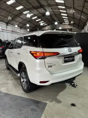 TOYOTA-HILUX SW4-2.8 SRX 4X4 7 LUGARES 16V TURBO INTERCOOLER DIESEL 4P AUTOMÁTICO TOYOTA-HILUX SW4-2016