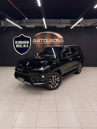 TOYOTA HILUX SW4 2.8 D-4D TURBO DIESEL SRX 4X4 AUTOMÁTICO