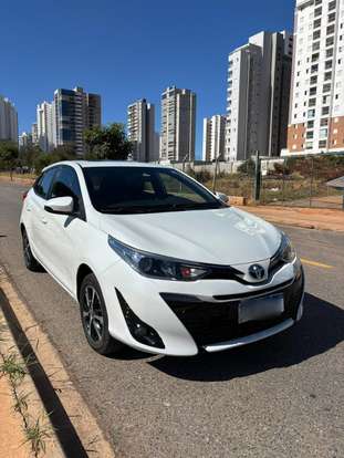 TOYOTA-YARIS-2021