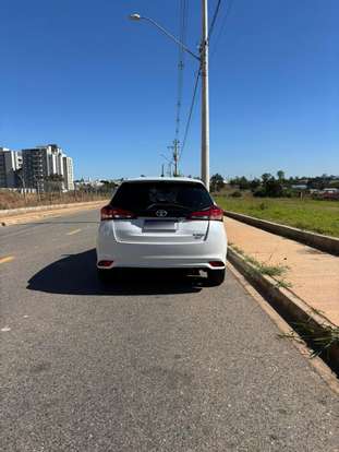 TOYOTA-YARIS-2021