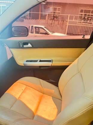 VOLVO-S40-2004