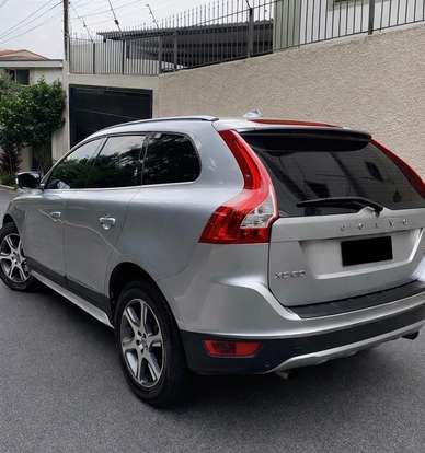 VOLVO-XC60-2011