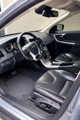 VOLVO-XC60-2011