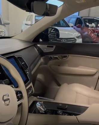 VOLVO-XC90-2019