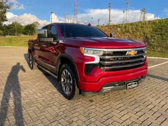 CHEVROLET SILVERADO 5.3 V8 GASOLINA 1500 HIGH COUNTRY 4X4 AUTOMÁTICO