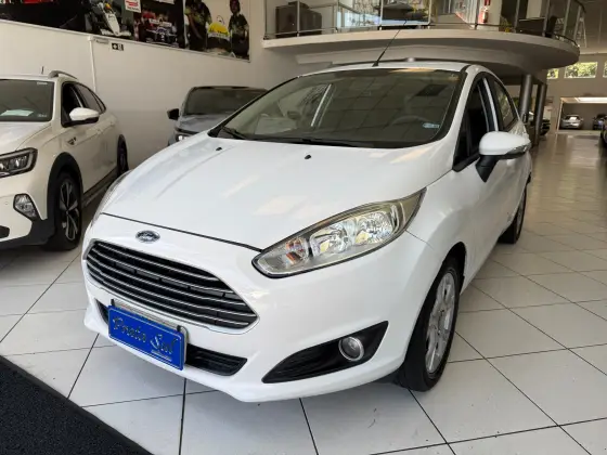 FORD FIESTA 1.6 SE HATCH 16V FLEX 4P POWERSHIFT FORD FIESTA 1.6 SE HATCH 16V FLEX 4P POWERSHIFT