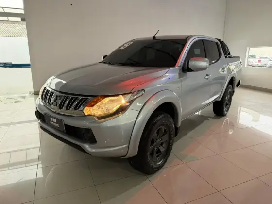 MITSUBISHI L200 TRITON 2.4 16V TURBO DIESEL SPORT GLS CD 4P 4X4 AUTOMÁTICO MITSUBISHI L200 TRITON 2.4 16V TURBO DIESEL SPORT GLS CD 4P 4X4 AUTOMÁTICO