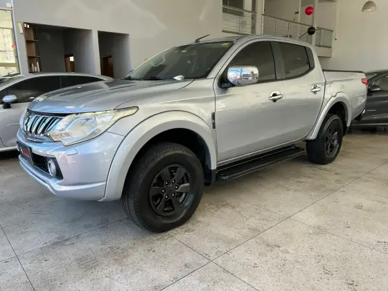 MITSUBISHI L200 TRITON 2.4 16V TURBO DIESEL SPORT HPE CD 4P 4X4 AUTOMÁTICO