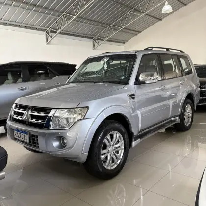 MITSUBISHI PAJERO FULL 3.8 HPE 4X4 V6 24V GASOLINA 4P AUTOMÁTICO MITSUBISHI PAJERO FULL 3.8 HPE 4X4 V6 24V GASOLINA 4P AUTOMÁTICO