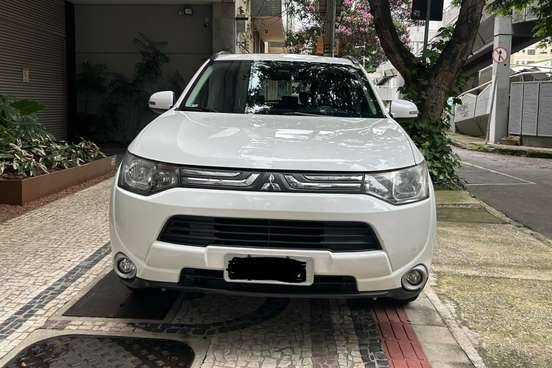 MITSUBISHI-OUTLANDER-2014