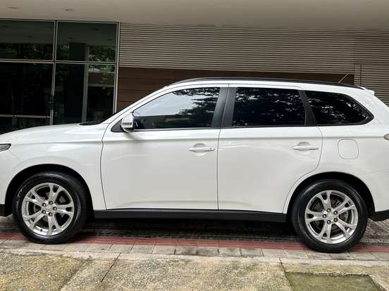 MITSUBISHI-OUTLANDER-2.0 16V GASOLINA 4P AUTOMÁTICO MITSUBISHI-OUTLANDER-2014