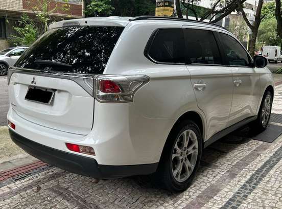 MITSUBISHI-OUTLANDER-2014