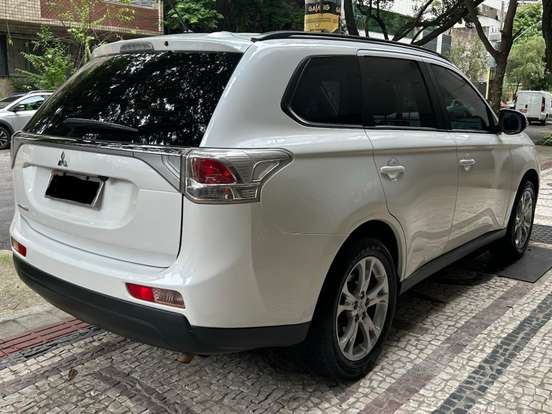 MITSUBISHI-OUTLANDER-2.0 16V GASOLINA 4P AUTOMÁTICO MITSUBISHI-OUTLANDER-2014