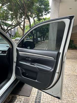 MITSUBISHI-OUTLANDER-2014