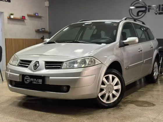 RENAULT MEGANE 1.6 DYNAMIQUE GRAND TOUR 16V FLEX 4P MANUAL RENAULT MEGANE 1.6 DYNAMIQUE GRAND TOUR 16V FLEX 4P MANUAL