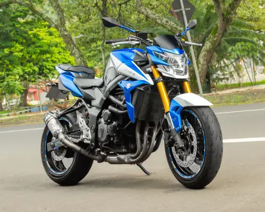 SUZUKI GSR 750 SUZUKI GSR 750