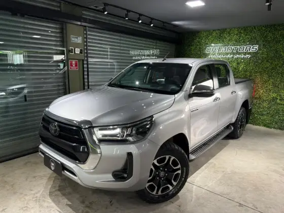 TOYOTA HILUX 2.8 D-4D TURBO DIESEL CD SRX 4X4 AUTOMÁTICO TOYOTA HILUX 2.8 D-4D TURBO DIESEL CD SRX 4X4 AUTOMÁTICO