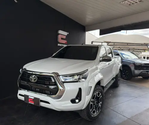 TOYOTA HILUX 2.8 D-4D TURBO DIESEL CD SRX PLUS 4X4 AUTOMÁTICO TOYOTA HILUX 2.8 D-4D TURBO DIESEL CD SRX PLUS 4X4 AUTOMÁTICO