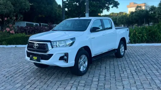 TOYOTA HILUX 2.8 SR 4X4 CD 16V DIESEL 4P AUTOMÁTICO